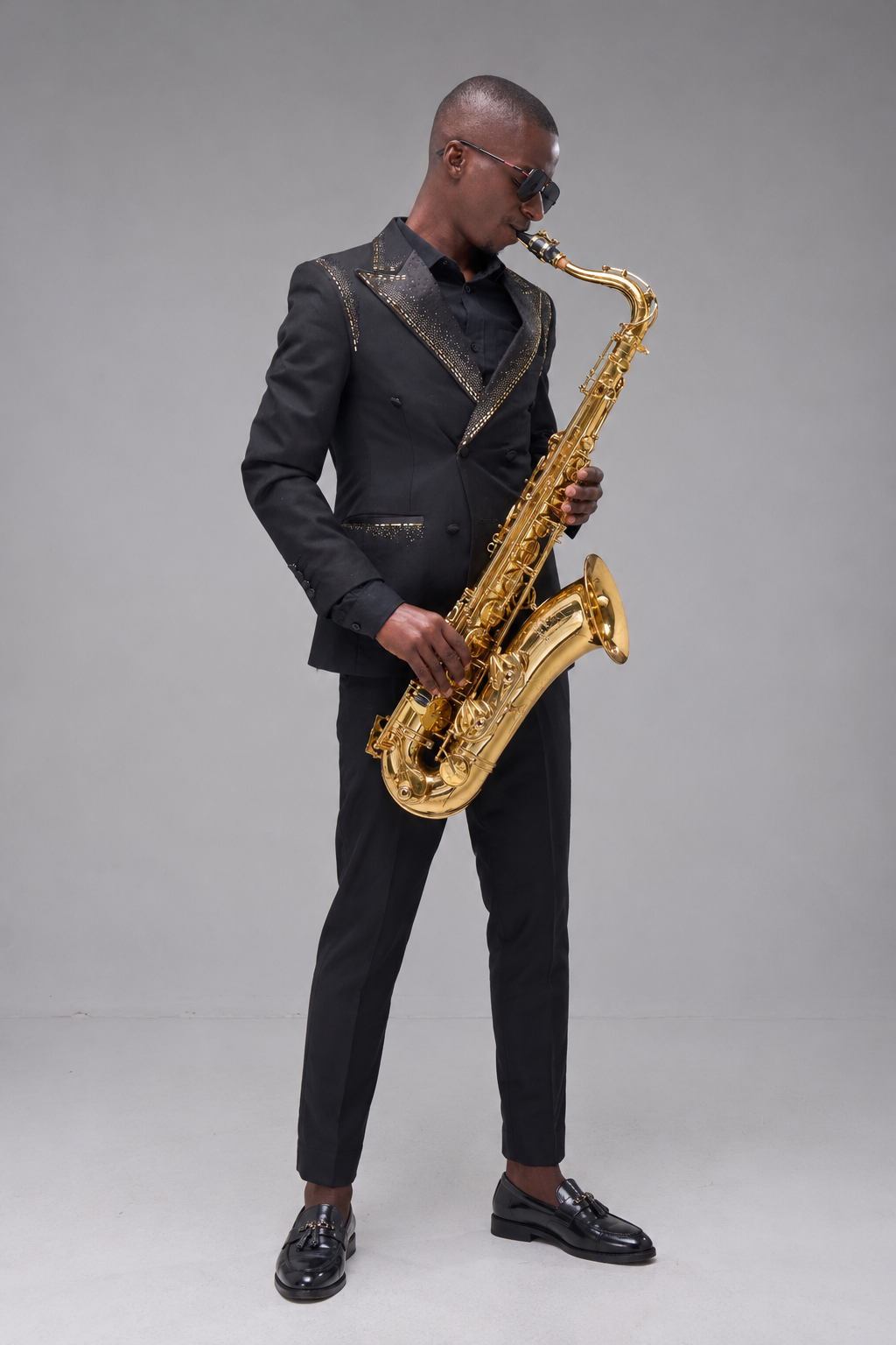 Adonai Sax performing live on saxophone